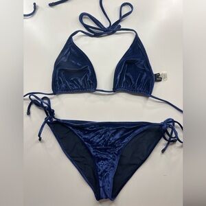 Triangl Vinca bikini!! Dark blue velvet material.